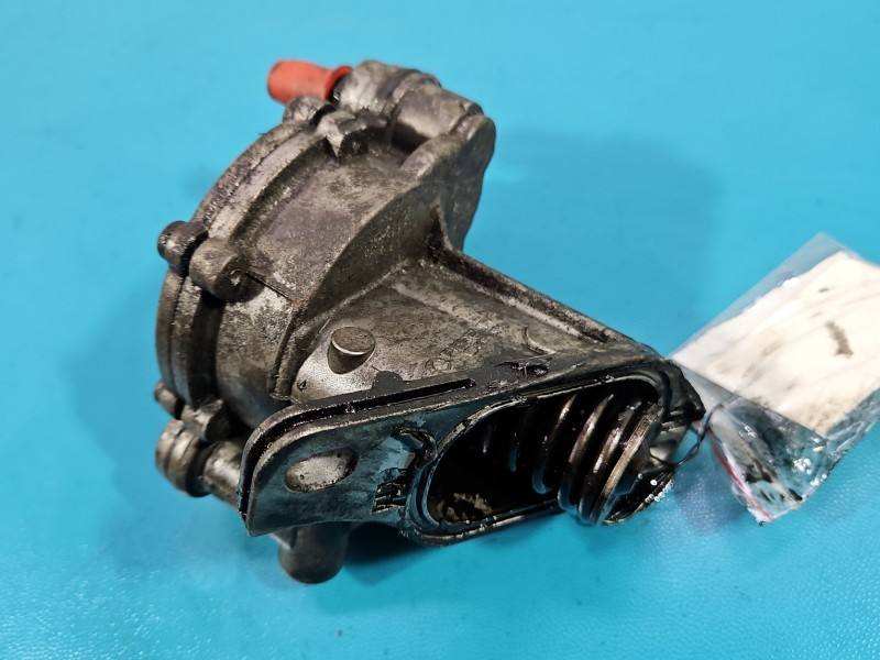 Вакуумний насос Volkswagen Transporter T4 074145100A