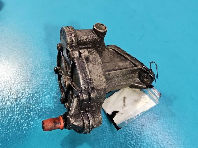 Вакуумний насос Volkswagen Transporter T4 074145100A — фото деталі 8