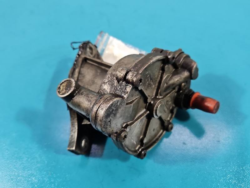 Вакуумний насос Volkswagen Transporter T4 074145100A — фото деталі 9