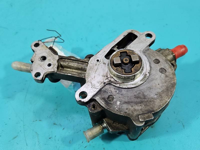 Вакуумний насос Volkswagen Passat B6 038145209M