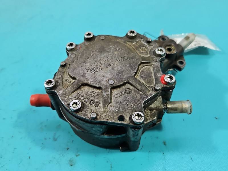 Вакуумний насос Volkswagen Passat B6 038145209M — фото деталі 7