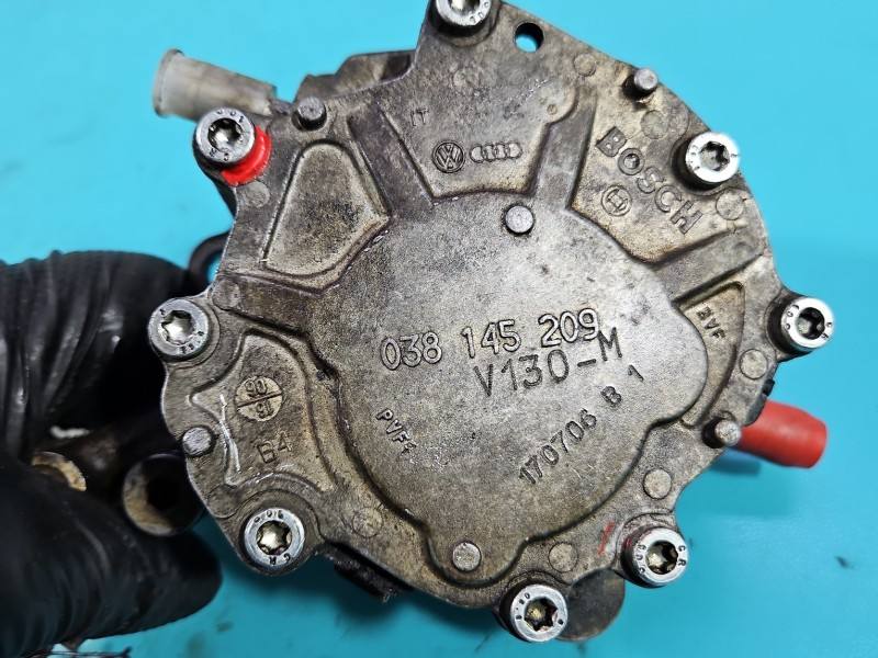 Вакуумний насос Volkswagen Passat B6 038145209M — фото деталі 8