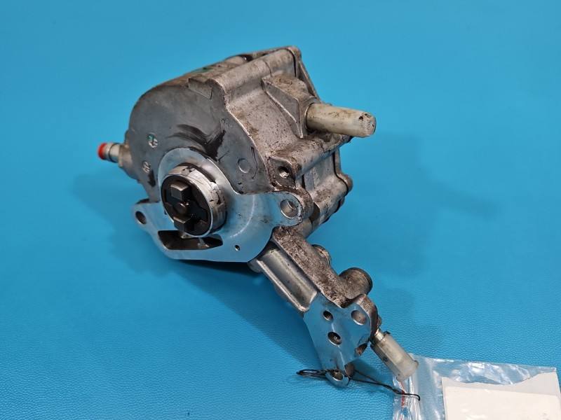 Вакуумний насос Volkswagen Touran 038145209Q — фото деталі 3