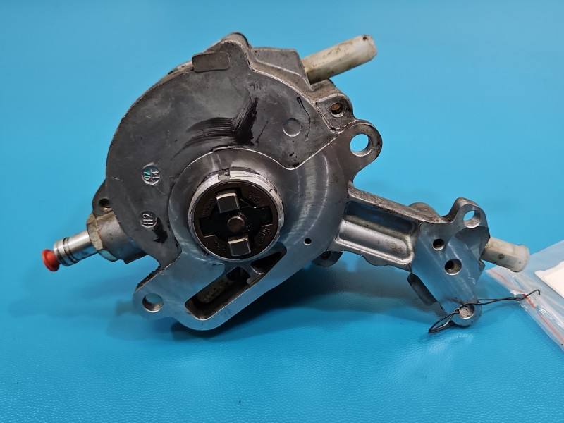 Вакуумний насос Volkswagen Touran 038145209Q — фото деталі 4