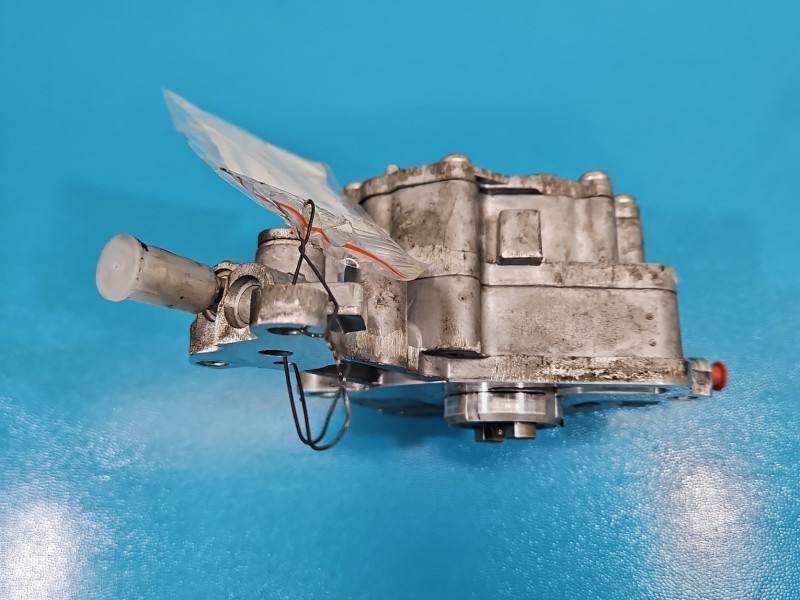 Вакуумний насос Volkswagen Touran 038145209Q — фото деталі 7