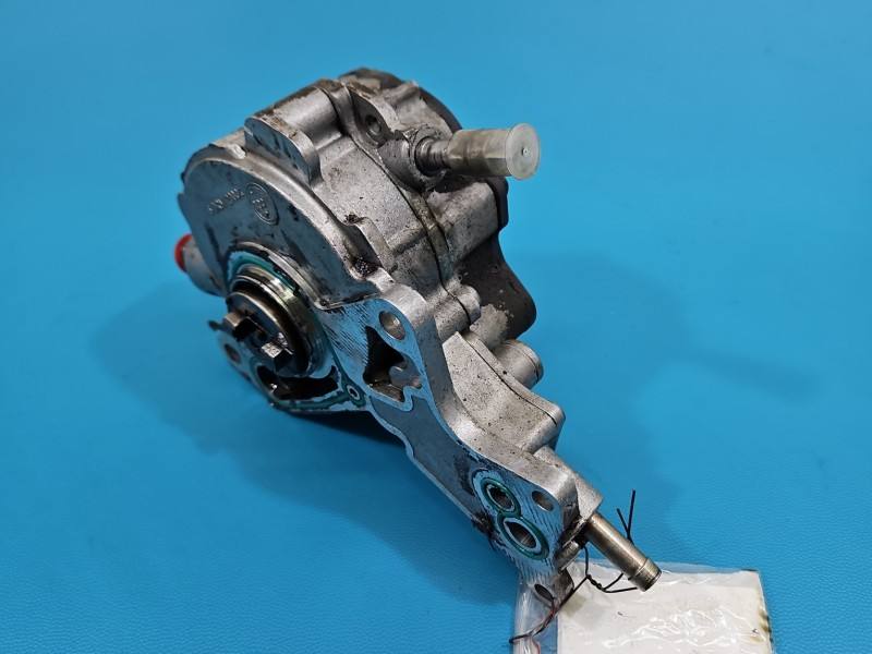 Вакуумний насос Skoda Fabia 1 038145209A