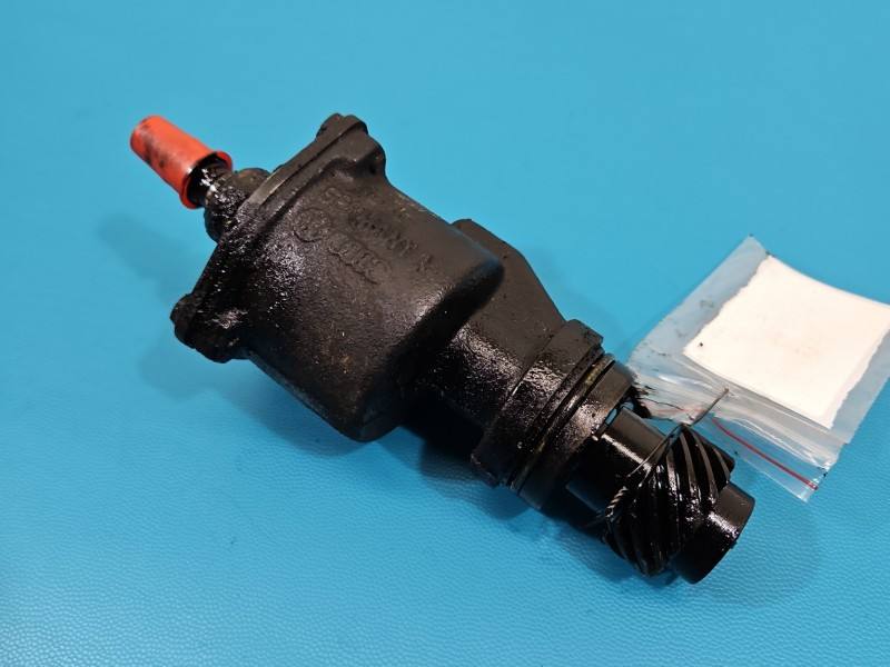 Вакуумний насос Volkswagen Transporter T4 028207A
