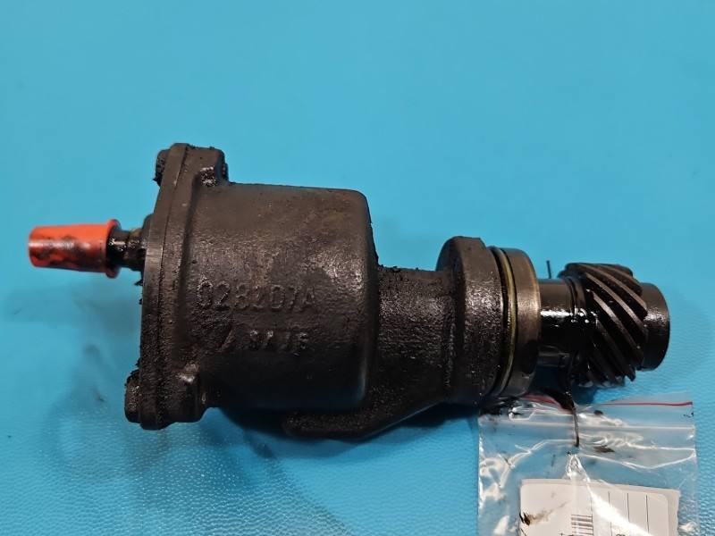 Вакуумний насос Volkswagen Transporter T4 028207A — фото деталі 5
