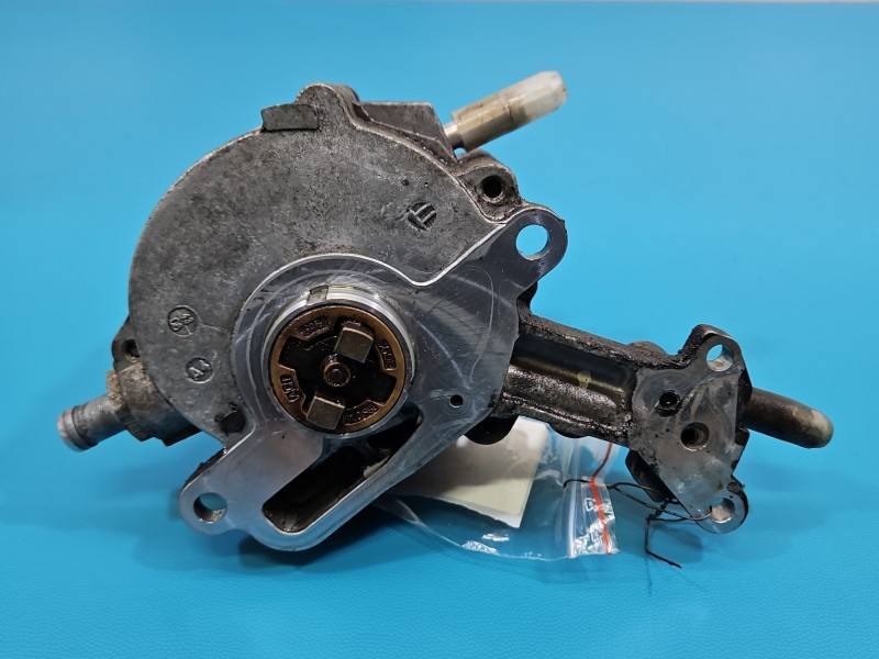Вакуумний насос Volkswagen Touran 038145209M — фото деталі 4