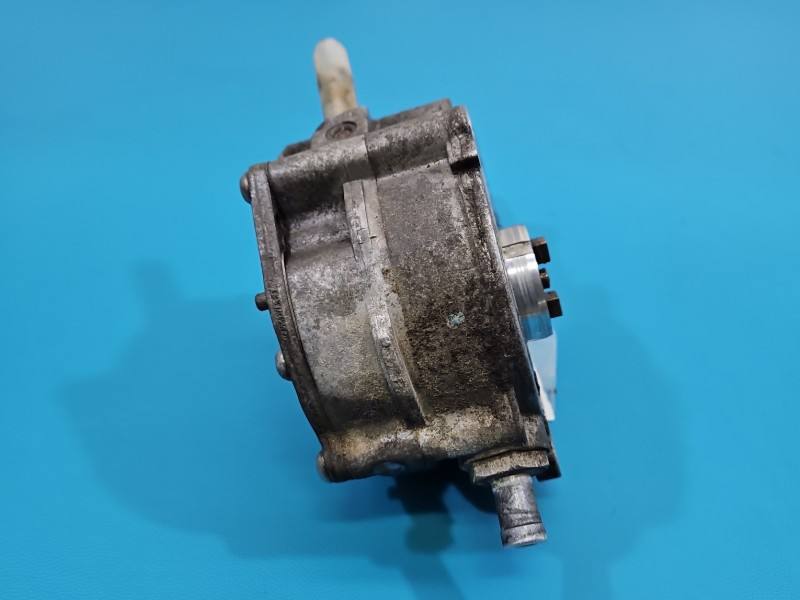 Вакуумний насос Volkswagen Touran 038145209M — фото деталі 5