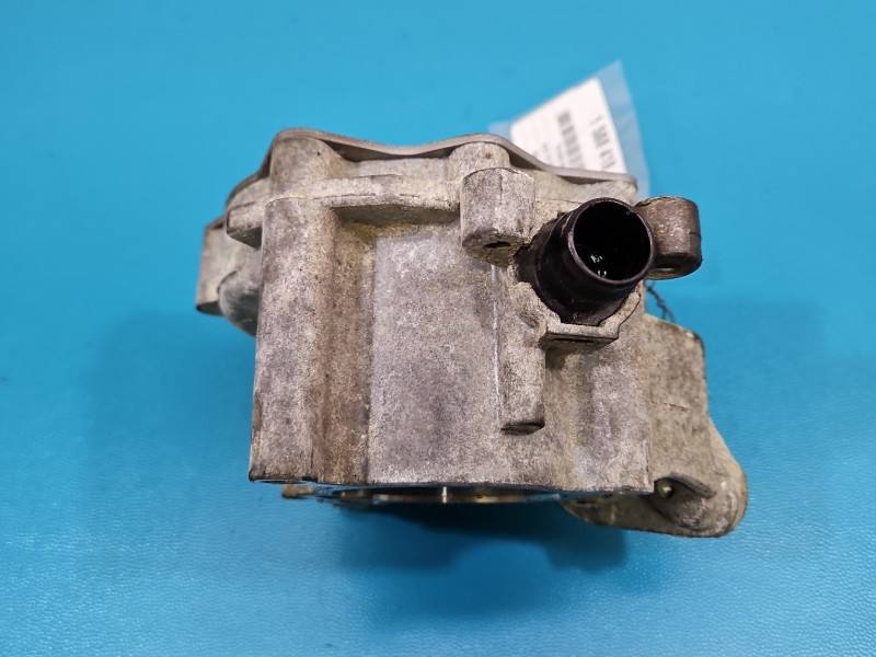 Вакуумный насос Audi A3 8V 06K145100B — фото детали 3