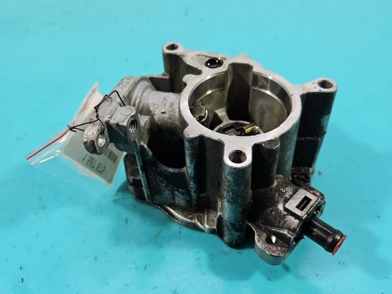 Вакуумний насос Audi A4 B8 06J145100C