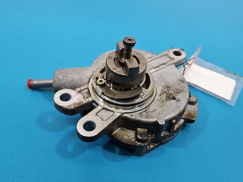 Вакуумный насос Toyota Verso 16040985