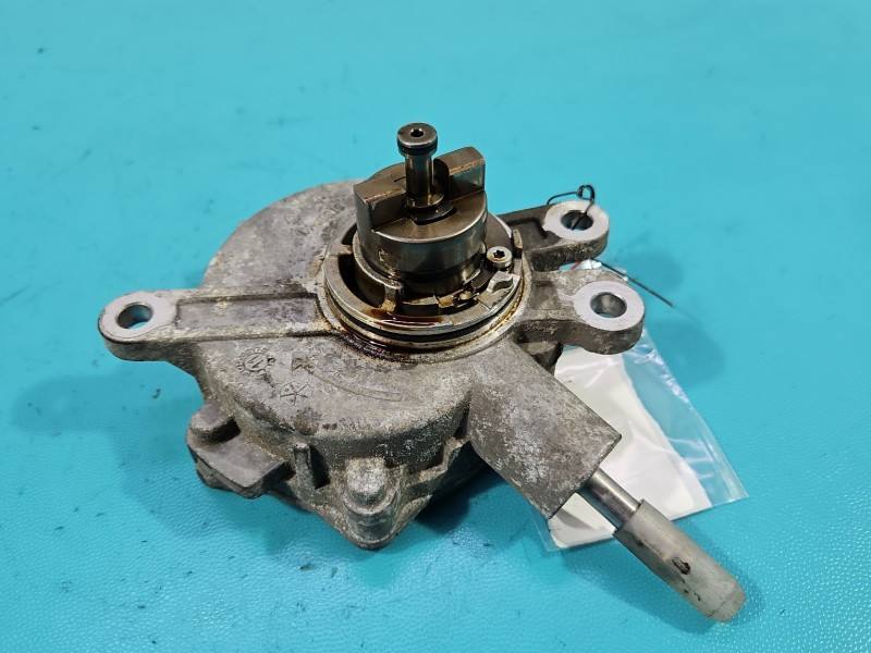 Вакуумний насос Toyota Avensis T27 23011235