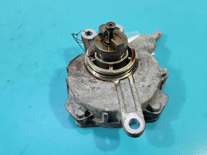 Вакуумний насос Toyota Avensis T27 23011235 — фото деталі 2