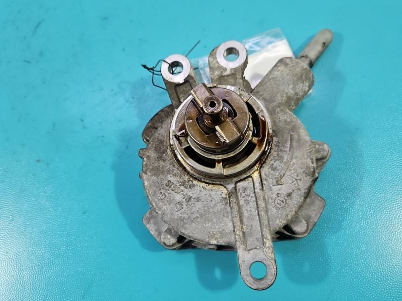 Вакуумний насос Toyota Avensis T27 23011235 — фото деталі 3