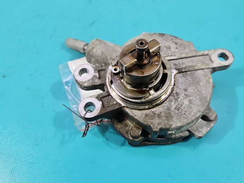 Вакуумний насос Toyota Avensis T27 23011235 — фото деталі 4