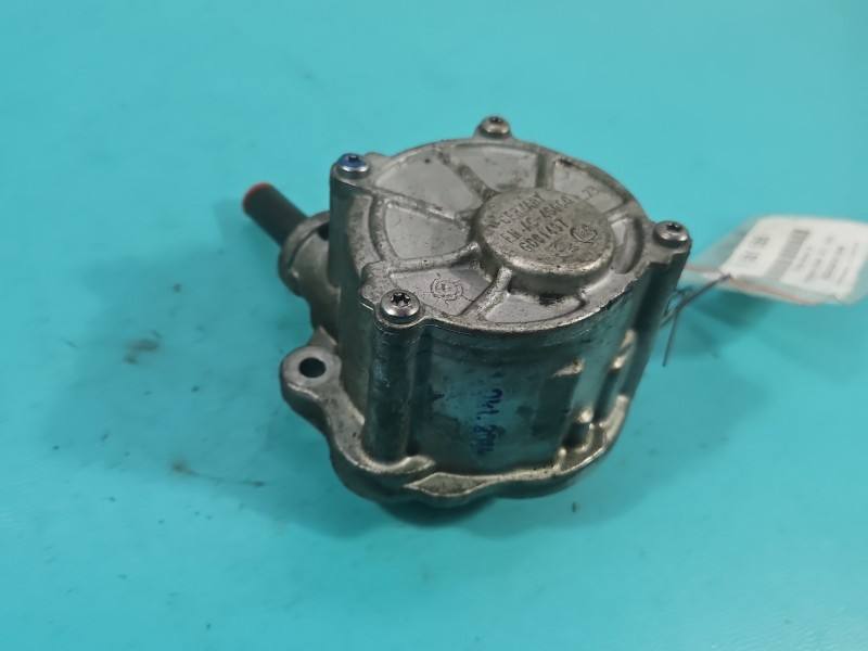 Вакуумний насос Mercedes B W246 A6512300465 — фото деталі 5
