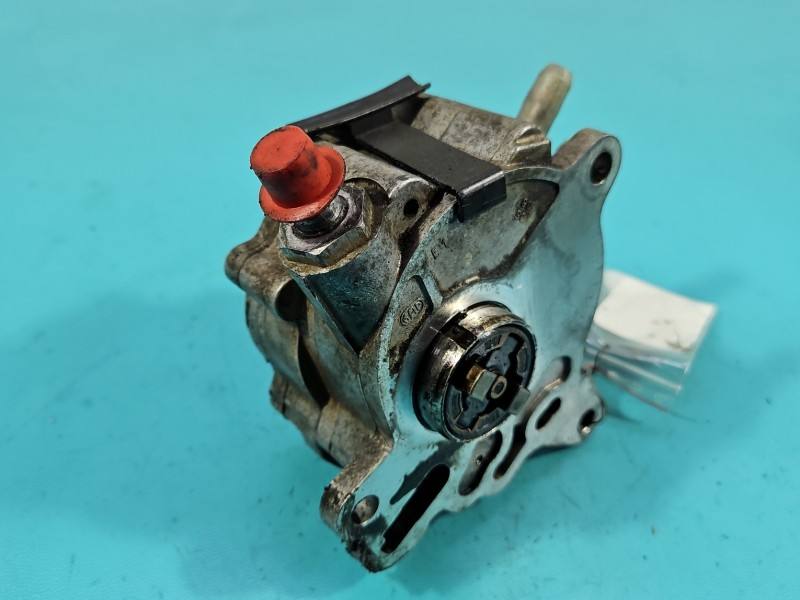 Вакуумный насос Volkswagen Passat B6 03G145209C