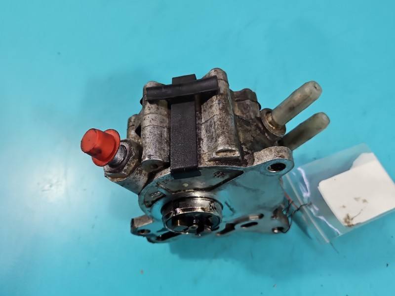 Вакуумный насос Volkswagen Passat B6 03G145209C — фото детали 3