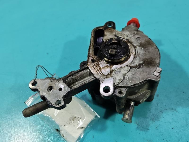 Вакуумный насос Volkswagen Touran 038145209C