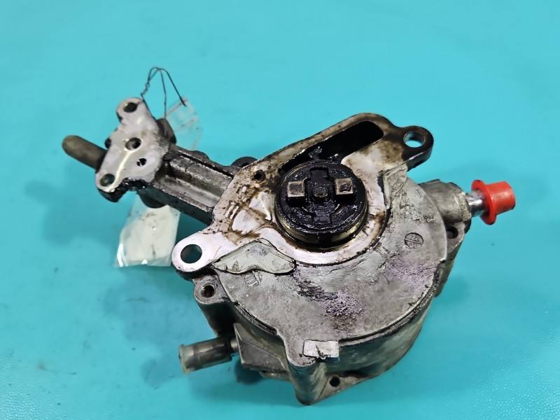 Вакуумный насос Volkswagen Touran 038145209C — фото детали 8