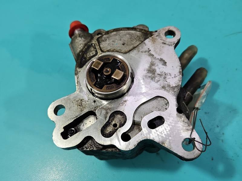Вакуумный насос Volkswagen Touran 03G145209C — фото детали 2