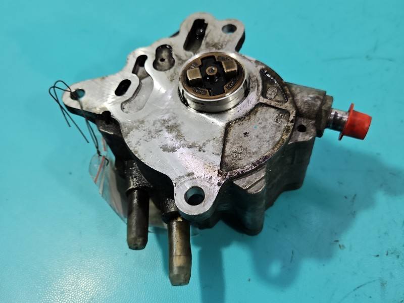 Вакуумный насос Volkswagen Touran 03G145209C — фото детали 3