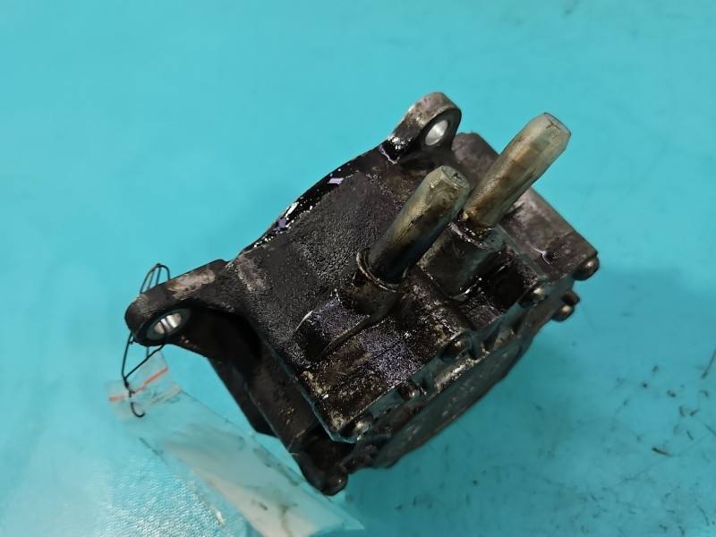 Вакуумный насос Volkswagen Touran 03G145209C — фото детали 6