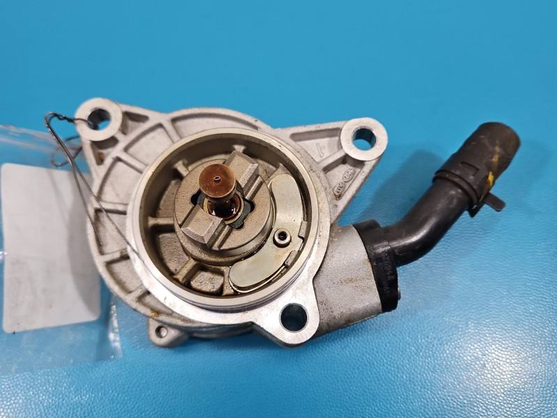 Вакуумный насос Kia Ceed 28810-08000 — фото детали 2