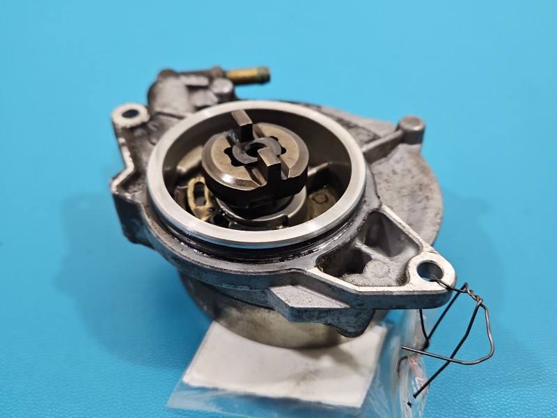 Вакуумний насос Audi A5 8T 057145100AF