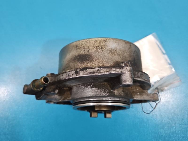 Вакуумний насос Audi A5 8T 057145100AF — фото деталі 3