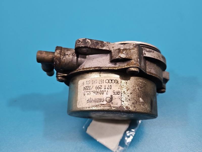 Вакуумний насос Audi A5 8T 057145100AF — фото деталі 6