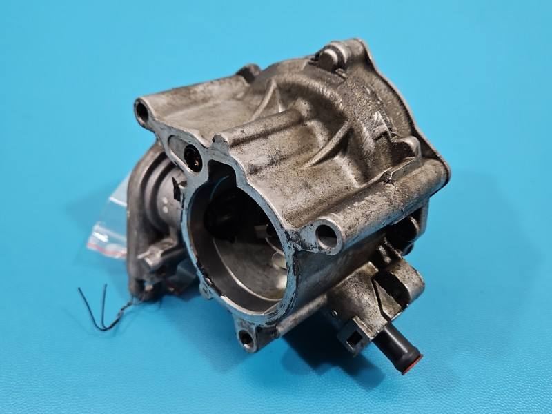 Вакуумний насос Volkswagen Passat B7 06J145100C
