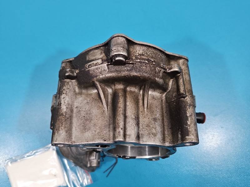 Вакуумний насос Volkswagen Passat B7 06J145100C — фото деталі 4