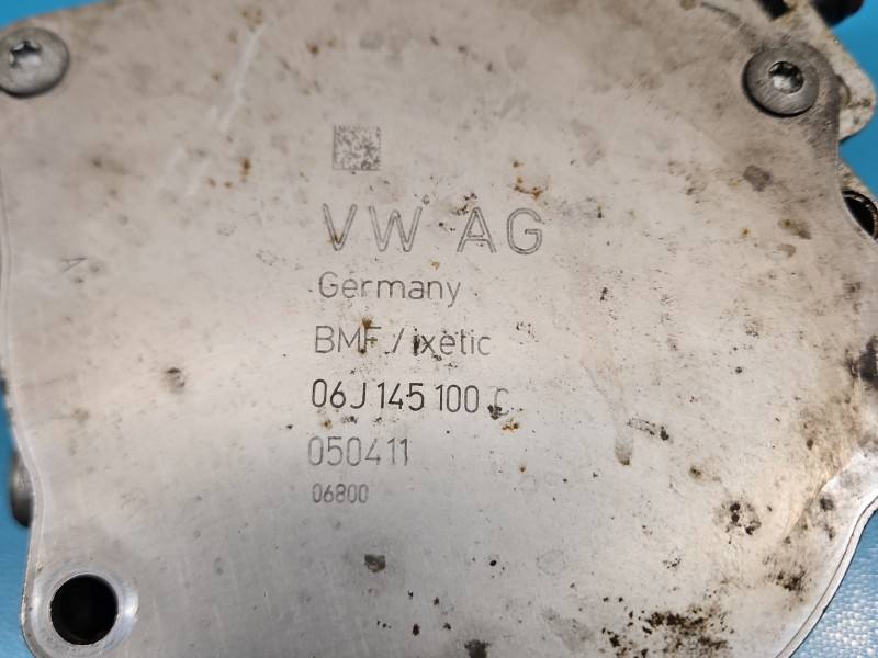 Вакуумний насос Volkswagen Passat B7 06J145100C — фото деталі 8