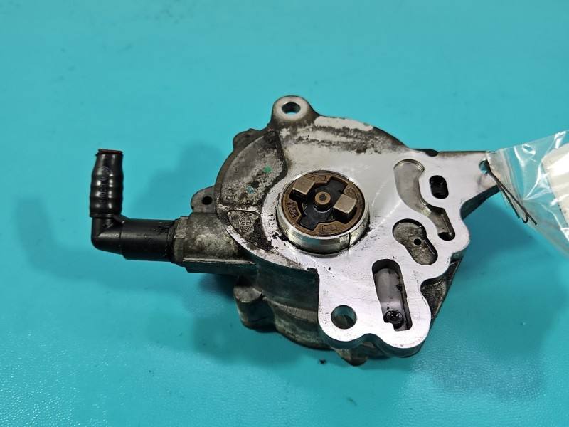 Вакуумний насос Volkswagen Jetta 03G145209C — фото деталі 3