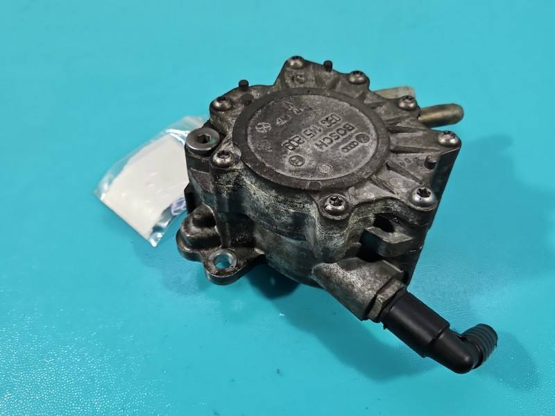 Вакуумний насос Volkswagen Jetta 03G145209C — фото деталі 6