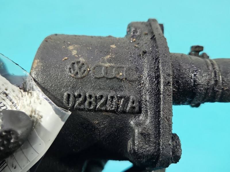 Вакуумний насос Volkswagen Transporter T4 028207A — фото деталі 3