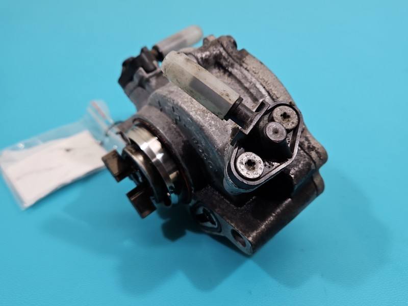 Вакуумный насос Opel Astra L 9850109580