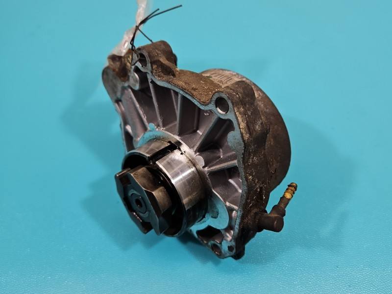 Вакуумний насос Opel Vectra C 55205446