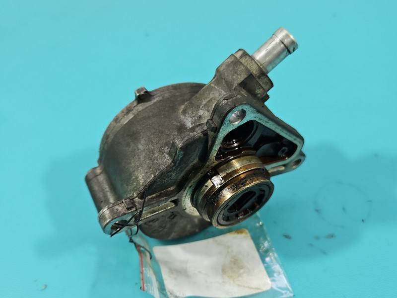 Вакуумный насос Volkswagen Passat B6 03H145100B