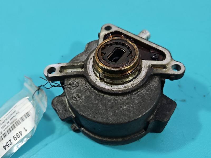 Вакуумный насос Volkswagen Passat B6 03H145100B — фото детали 2