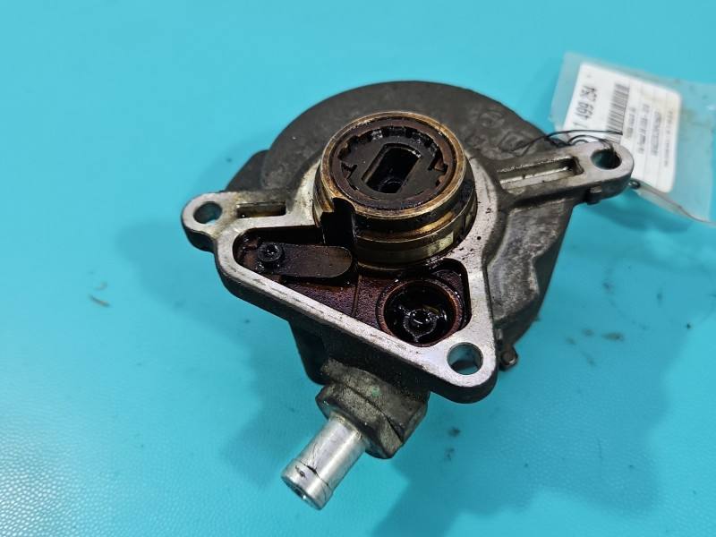 Вакуумный насос Volkswagen Passat B6 03H145100B — фото детали 3