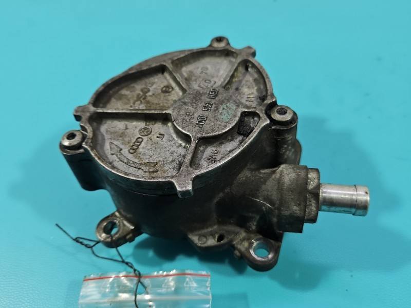 Вакуумный насос Volkswagen Passat B6 03H145100B — фото детали 5
