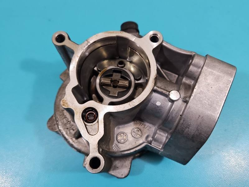 Вакуумний насос Audi A5 8T 06L145100B — фото деталі 2
