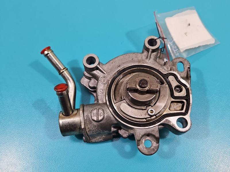 Вакуумний насос Mazda 3 P54G-18G00 — фото деталі 2