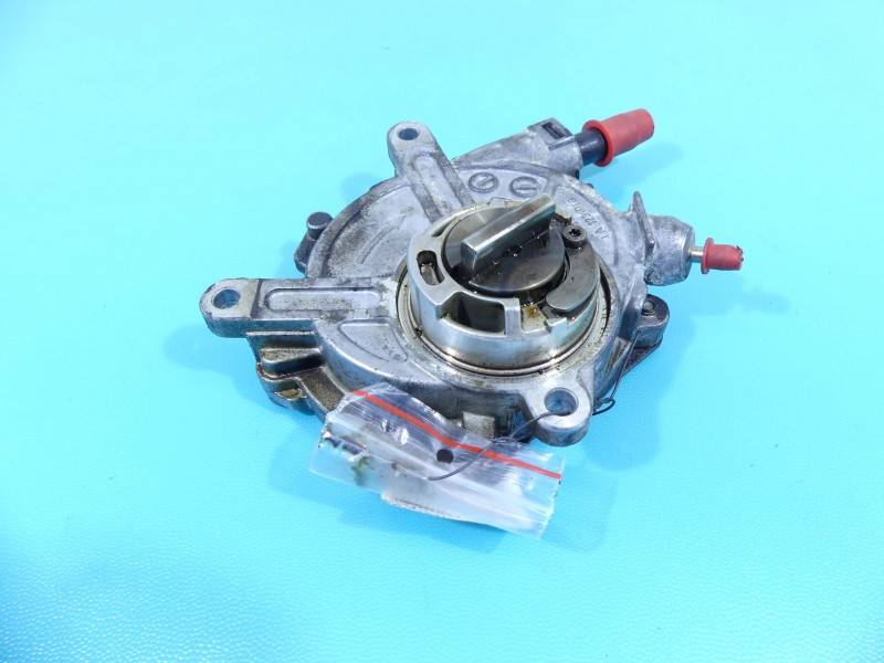 Вакуумный насос Mercedes C W204 A2722300465 — фото детали 3