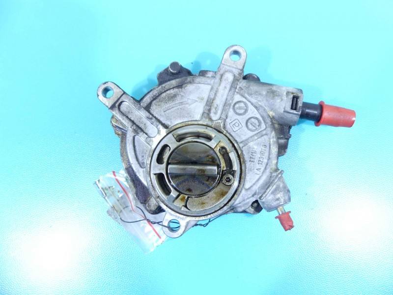 Вакуумный насос Mercedes C W204 A2722300465 — фото детали 4