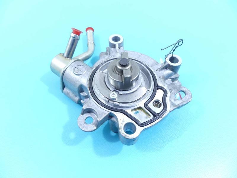 Вакуумний насос Mazda 3 P54G-18G00 — фото деталі 3